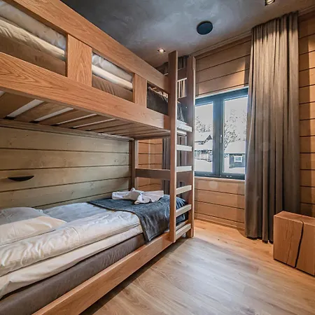 Kaira Yllaes By Aavalevi * Ylläsjärvi