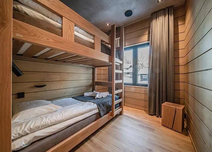 Kaira Yllaes By Aavalevi * Ylläsjärvi